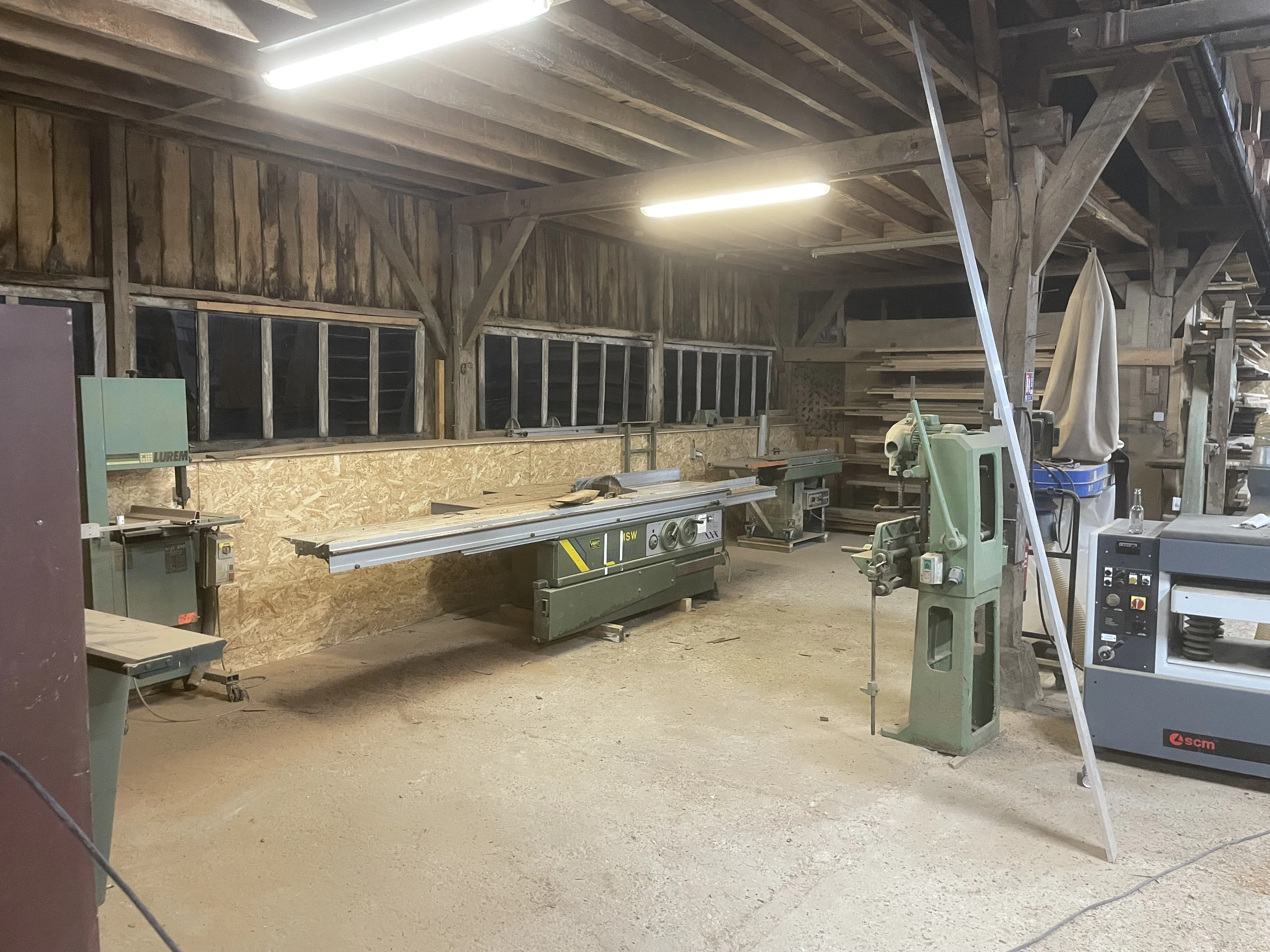 Stock chêne ressuyé — atelier Le Planquay